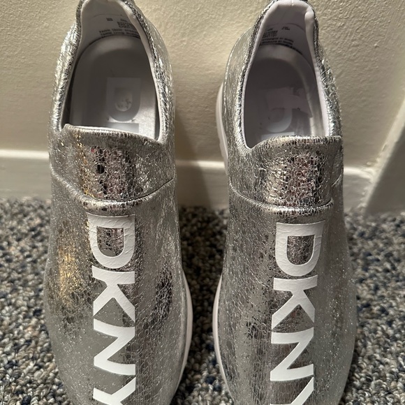 NWOT: DKNY Silver Crackle Sneakers - Picture 2 of 3